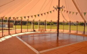 Marquee flooring options showing an oak dance floor in marquee